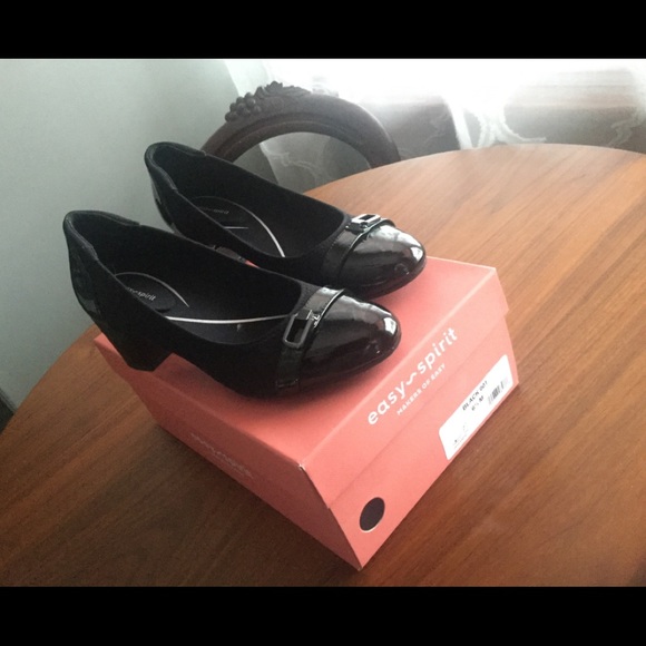 Black Low Heeled Pumps - Picture 1 of 5